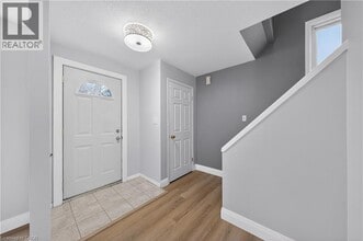 527 Wellington St N in Kitchener, ON - Building Photo - Building Photo