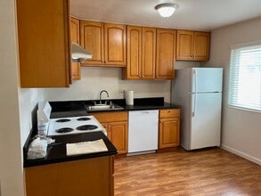 2008 Hill Ave in Hayward, CA - Building Photo - Building Photo