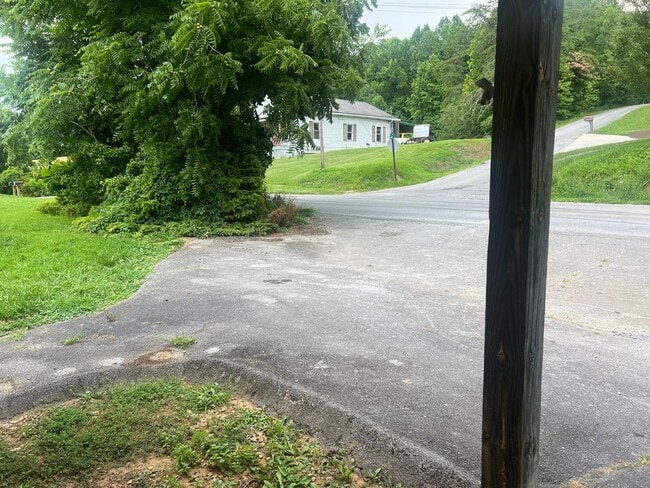 2101 Marbleton Rd in Unicoi, TN - Building Photo - Building Photo