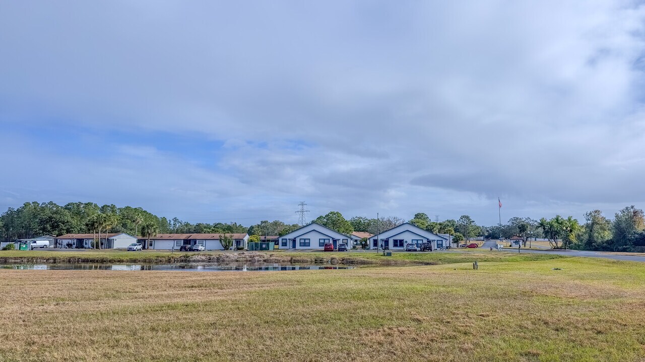 25405 Terra Siesta Ln, Unit A2 in Leesburg, FL - Foto de edificio