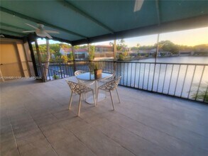 8350 Dundee Terrace in Miami Lakes, FL - Building Photo - Building Photo