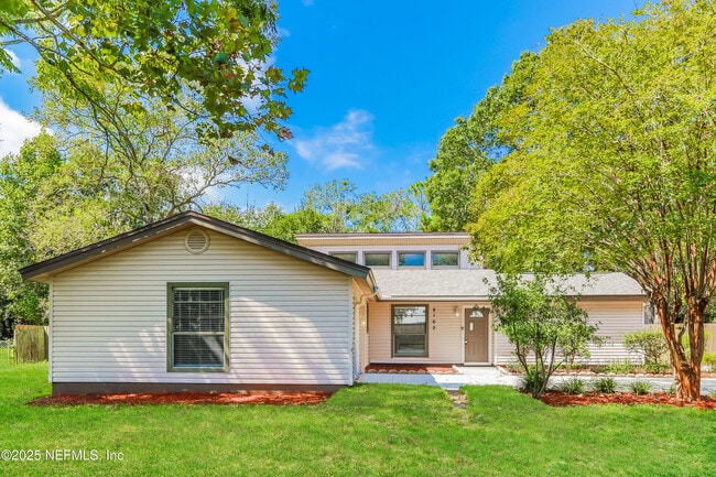 property at 8162 Cayuga Trail W