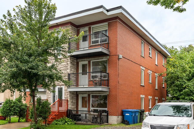 184 Des Chênes Rue O in Québec, QC - Building Photo - Building Photo