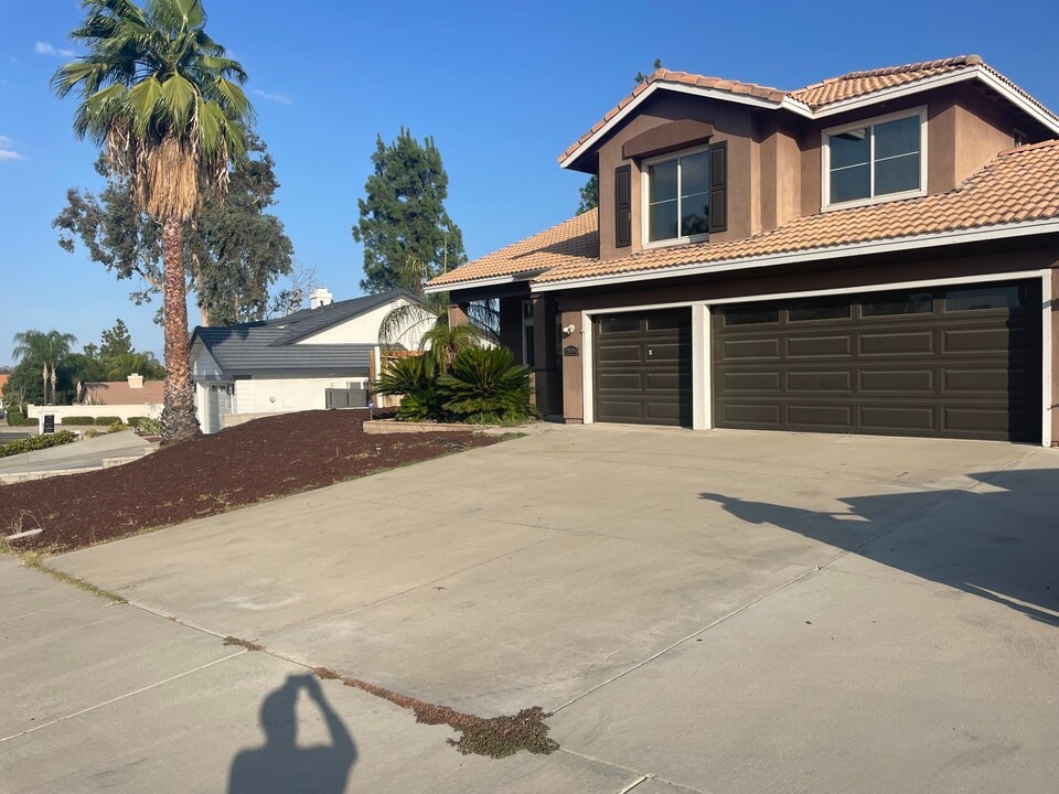 29304 Quiet Harbor St in Lake Elsinore, CA - Foto de edificio