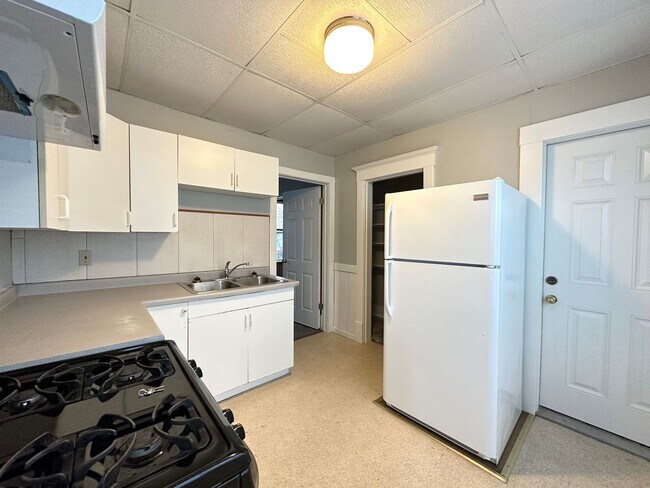 422 N 27th Ave W in Duluth, MN - Foto de edificio - Building Photo