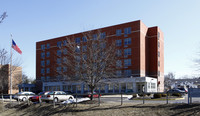 Deptford Park Apartments in Woodbury, NJ - Foto de edificio - Building Photo