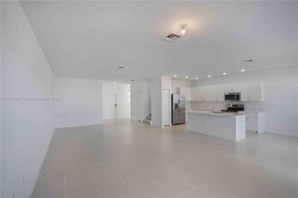 13621 SW 185th Ln in Miami, FL - Building Photo - Building Photo