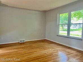 552 Laprairie St in Ferndale, MI - Foto de edificio - Building Photo