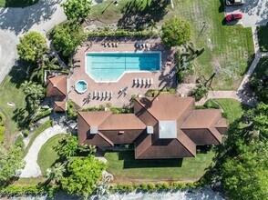 310 La Peninsula Blvd in Naples, FL - Building Photo - Building Photo