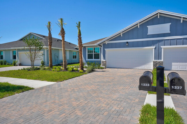 1233 Haywagon Trl in Loxahatchee, FL - Foto de edificio - Building Photo