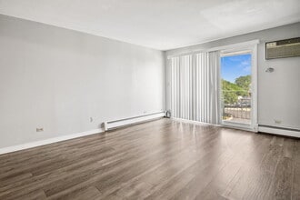 2500 Mark Thomas Ln in Hanover Park, IL - Building Photo - Building Photo