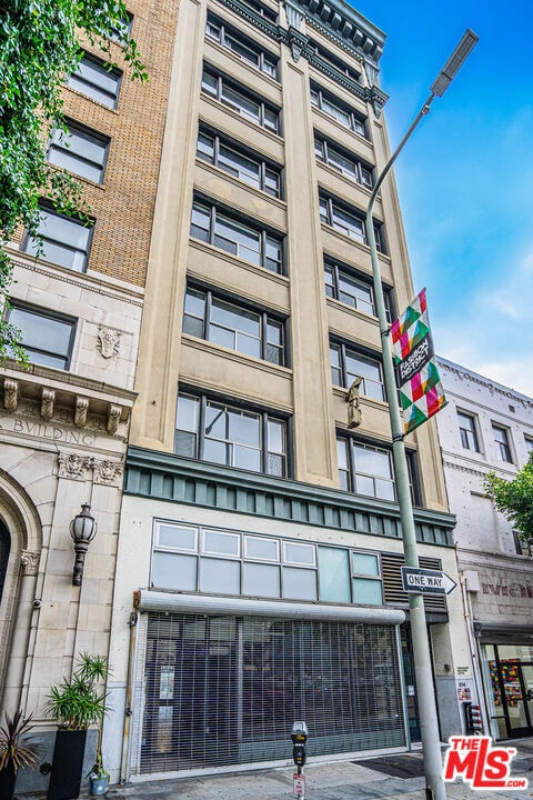 property at 812 S Spring St