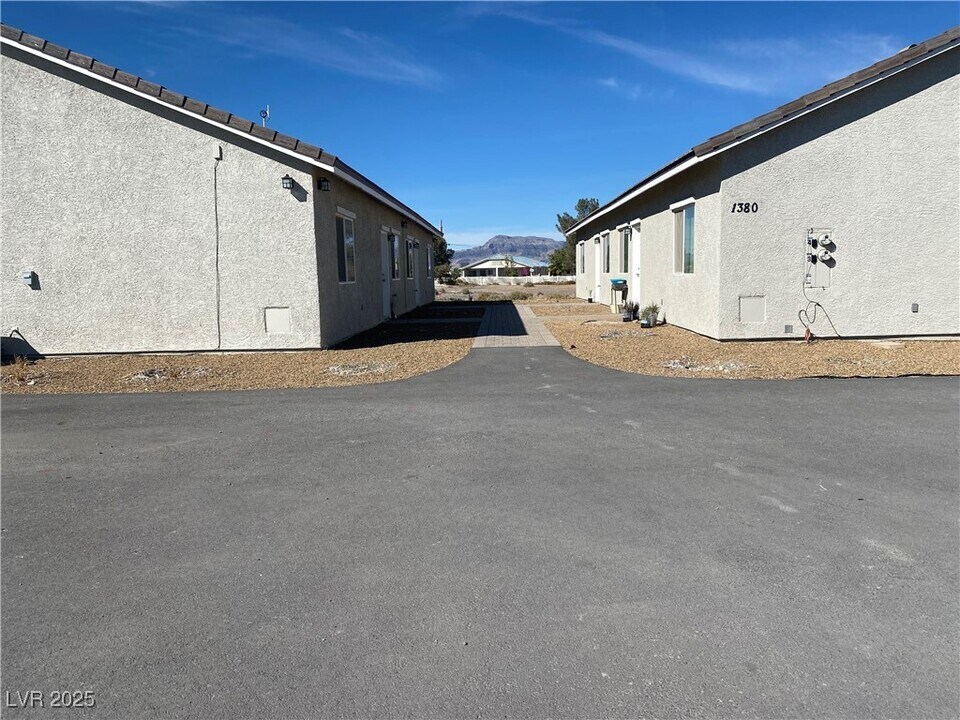 1380 Ogallala St in Pahrump, NV - Building Photo