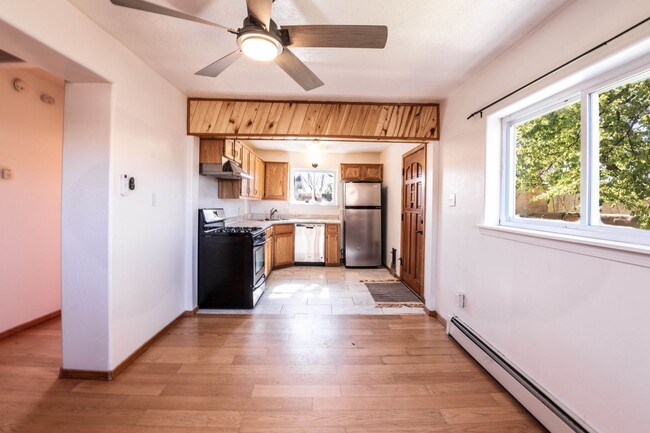 136 Fiesta St-Unit -136 Fiesta Street, Unit B in Santa Fe, NM - Foto de edificio - Building Photo