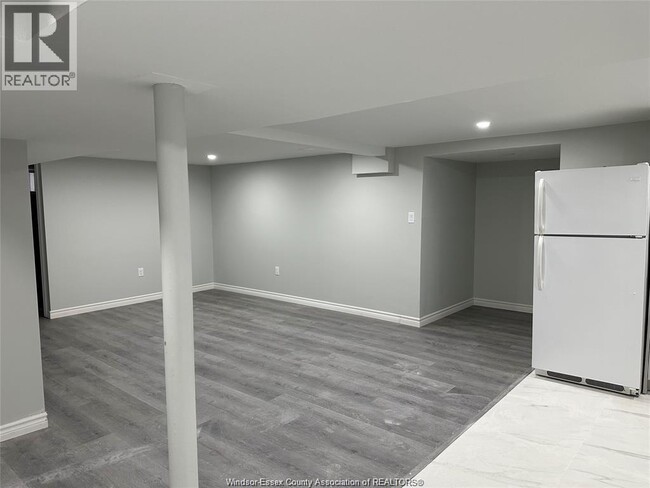 3405 Longfellow Ave in Windsor, ON - Building Photo - Building Photo