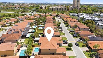 9777 NW 8th St in Miami, FL - Building Photo - Building Photo