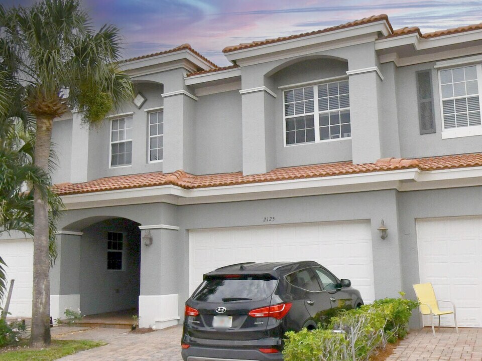 2125 SW Cape Cod Dr in Port St. Lucie, FL - Building Photo