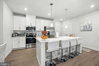 12865 Mosaic Pk Wy, Unit 3C in Herndon, VA - Building Photo - Building Photo