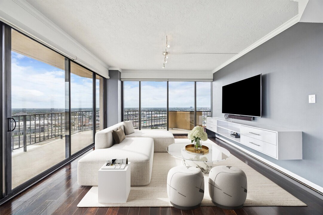 3350 McCue Rd in Houston, TX - Foto de edificio