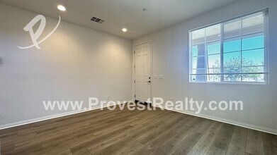 10258 Tamarisk Ave in Hesperia, CA - Building Photo - Building Photo