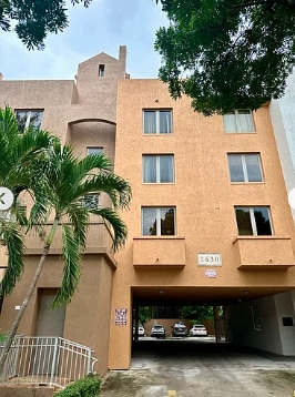 2630 SW 28th St, Unit 44 in Miami, FL - Building Photo - Building Photo