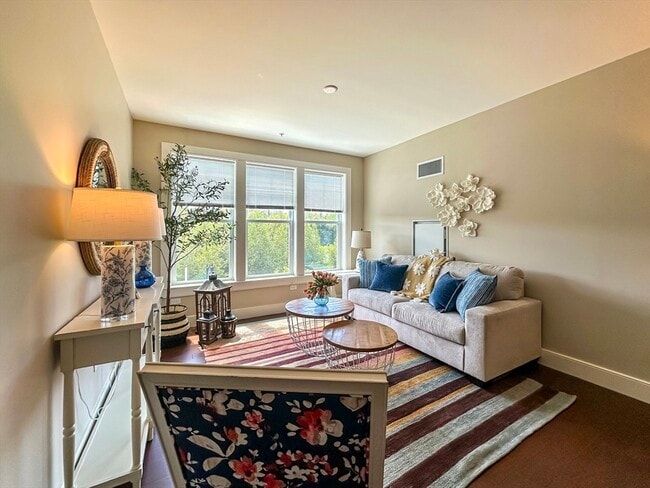 25 Stonehaven Dr in Weymouth, MA - Foto de edificio - Building Photo
