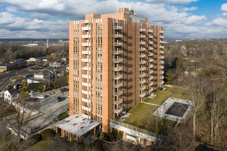 Carillon House Condominium in Dayton, OH - Foto de edificio - Building Photo