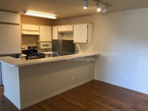 15000 Downey Ave in Paramount, CA - Foto de edificio - Building Photo