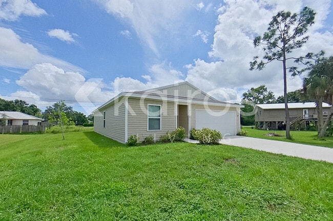 8136 102nd Ave in Vero Beach, FL - Building Photo - Building Photo