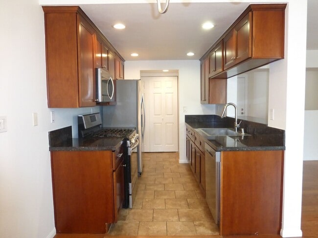 28006 S Western Ave in Los Angeles, CA - Building Photo - Building Photo