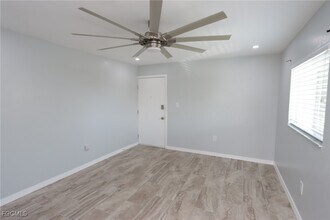 8109 Country Rd in Ft. Myers, FL - Building Photo - Building Photo