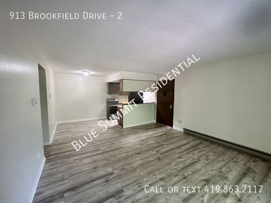 913 Brookfield Dr in Mansfield, OH - Foto de edificio