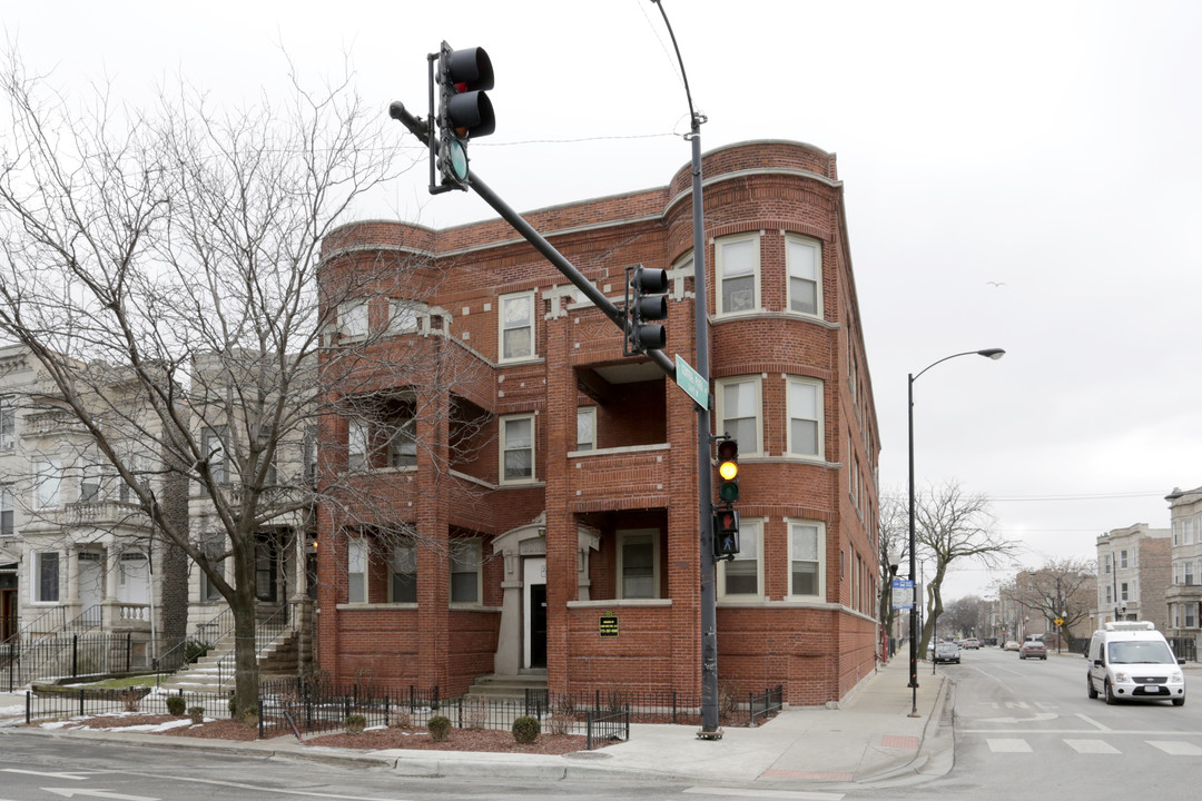 Boulevard in Chicago, IL - Building Photo