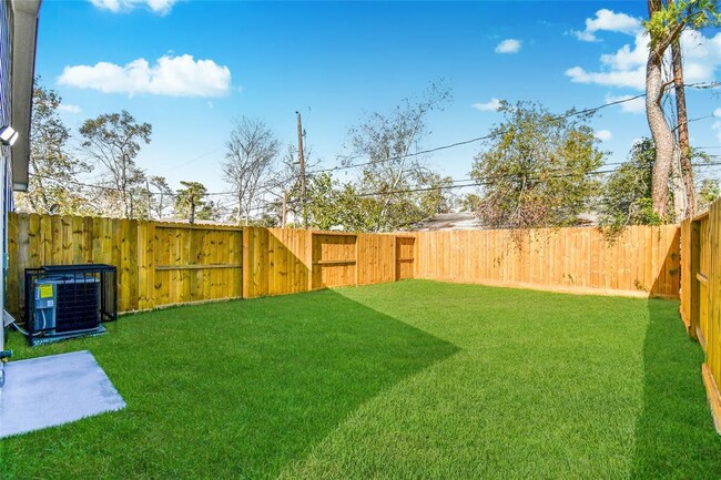 9433 Kentshire Dr in Houston, TX - Building Photo - Building Photo