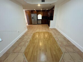 10245 SW 154th Cir Ct in Miami, FL - Foto de edificio - Building Photo