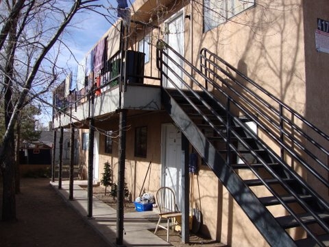 417 Texas St NE in Albuquerque, NM - Foto de edificio - Building Photo