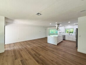 346 Suwanee Ave in Sarasota, FL - Building Photo - Building Photo