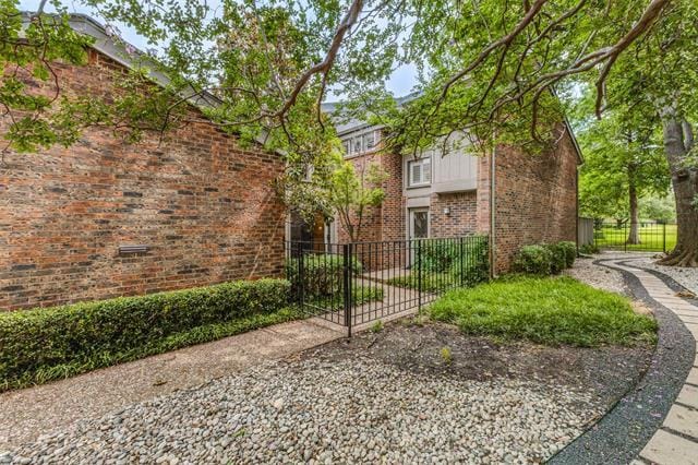 12202 Montego Plaza in Dallas, TX - Building Photo - Building Photo