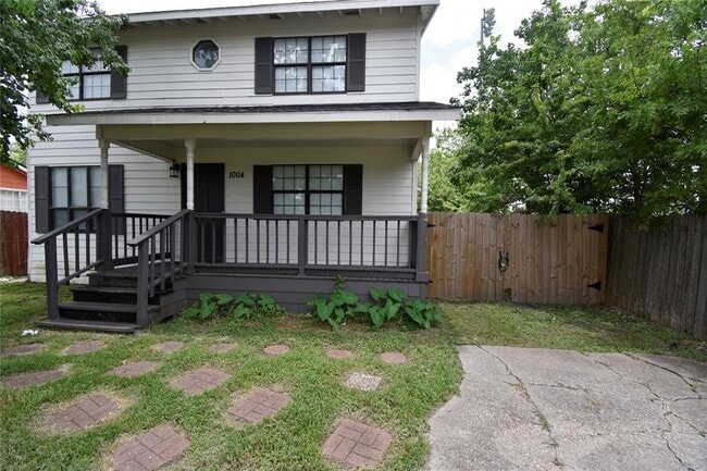 1004 Avenue H