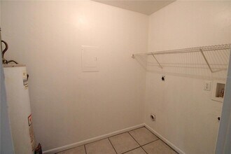 6101 NW 23rd Terrace in Gainesville, FL - Foto de edificio - Building Photo