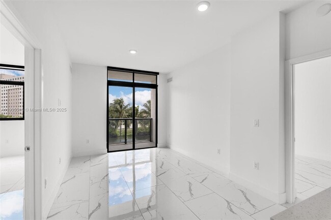 1 Curtiss Pkwy in Miami Springs, FL - Building Photo - Building Photo