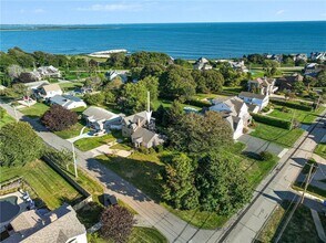 9 White Terrace in Middletown, RI - Building Photo - Building Photo