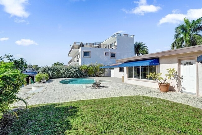 property at 2632 SE 10th Ct