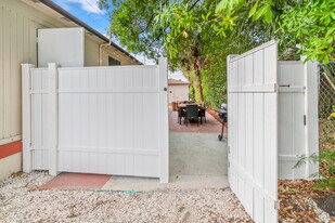 2402 W Cypress St, Unit ADU in Tampa, FL - Building Photo