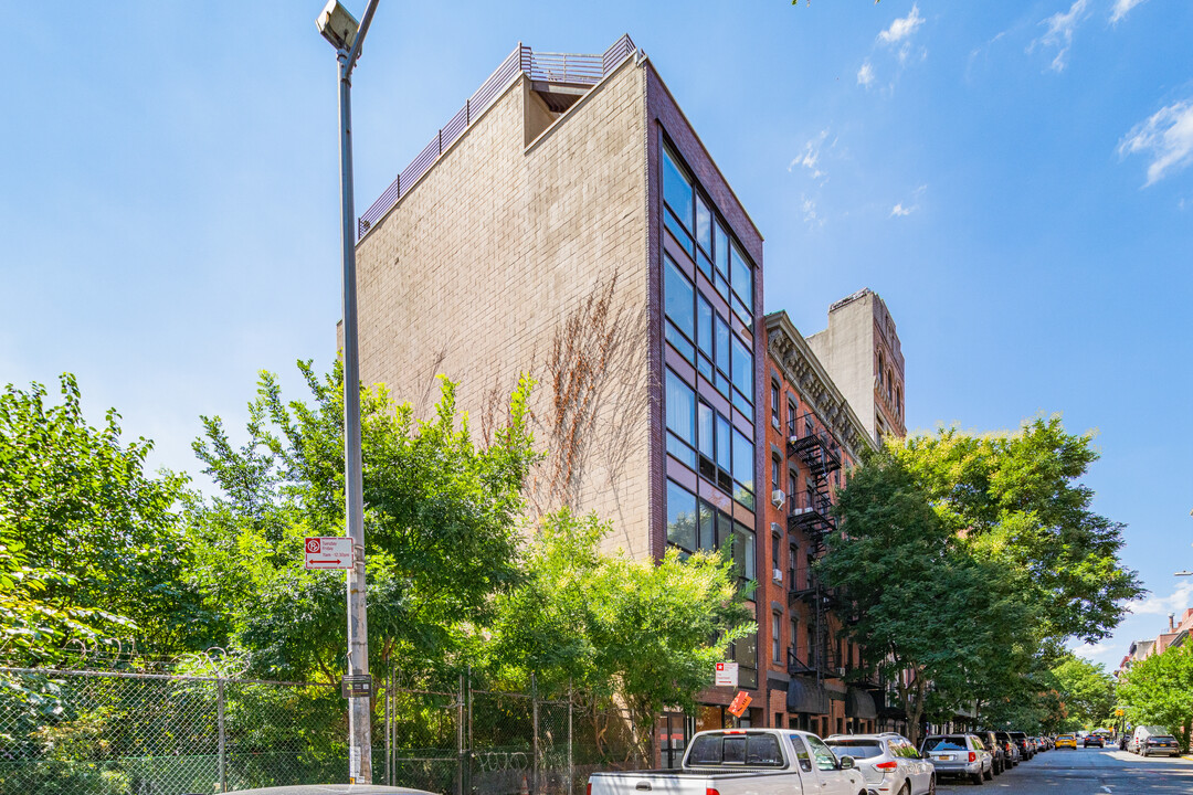 229 E 2nd St in New York, NY - Building Photo