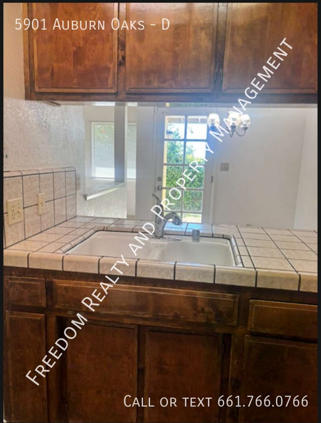 5901 Auburn Oaks Dr in Bakersfield, CA - Building Photo - Building Photo