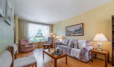 1284 Warwick Av in Oakville, ON - Building Photo - Building Photo
