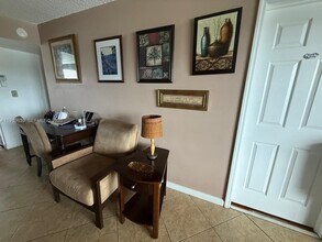 8220 Sunrise Lakes Blvd in Sunrise, FL - Building Photo - Building Photo