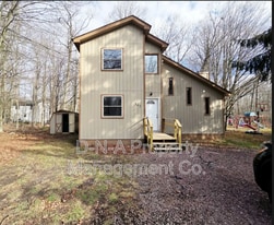 2859 Fairhaven Dr in Tobyhanna, PA - Building Photo
