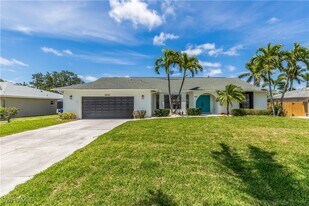 3620 Bailes St in Bonita Springs, FL - Building Photo